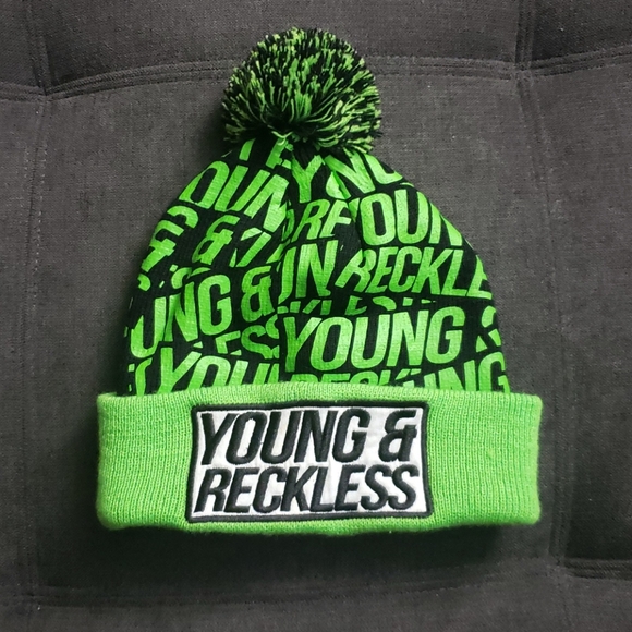 ✨HP✨ Y&R knit cap - Picture 1 of 7